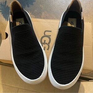 UGG Alameda Sammy Black Ribbed Slip-On Sneakers.